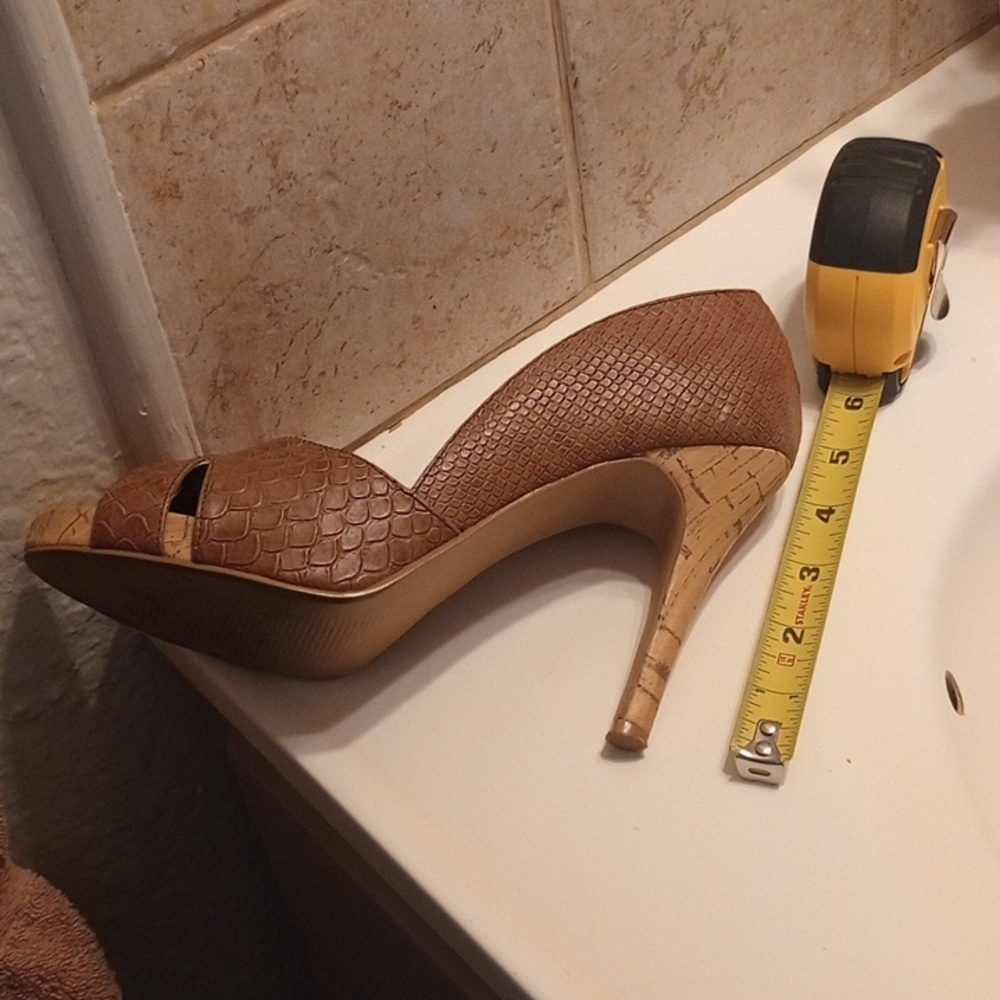 Woven Peep-Toe High Heel Pumps in Brown - Picture 3 of 3